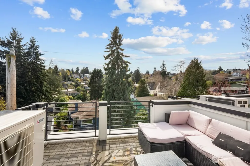 712 W Bertona Street Seattle WA 98119