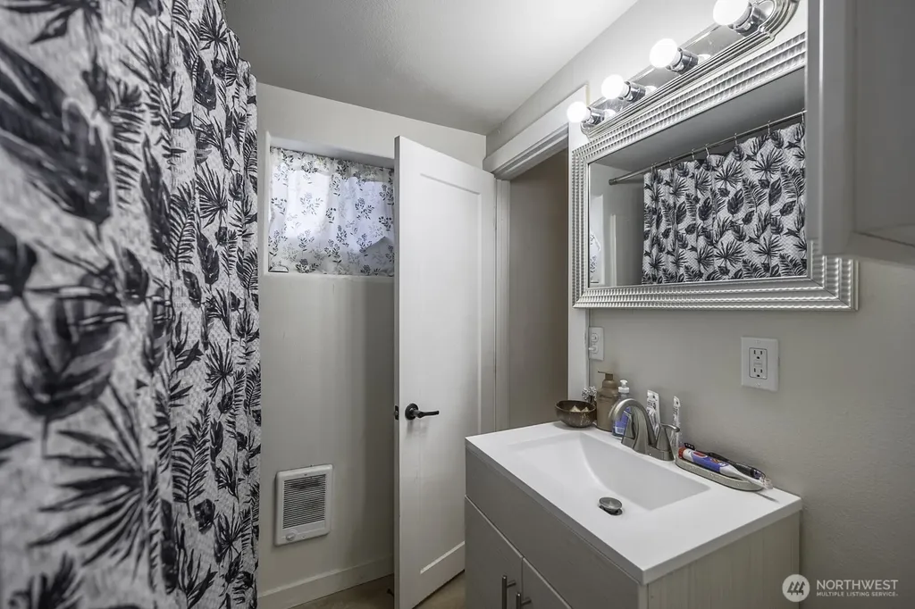 30 Cherry Street S Soap Lake WA 98851