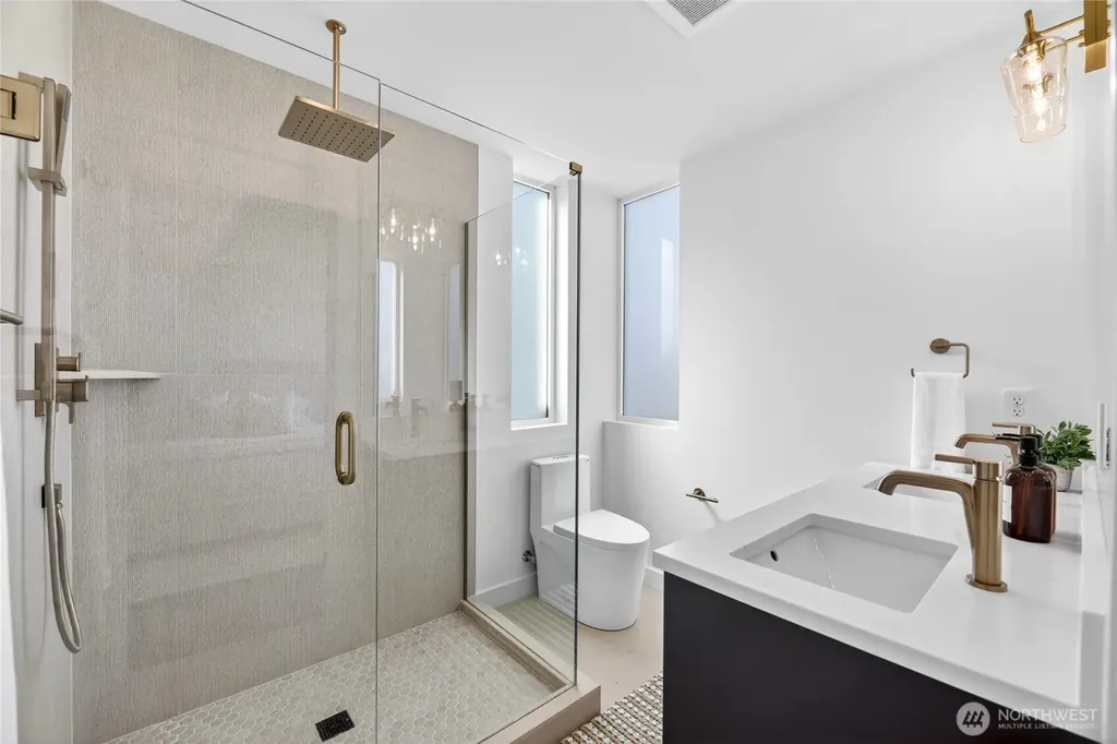 6318 41st Avenue SW Seattle WA 98136