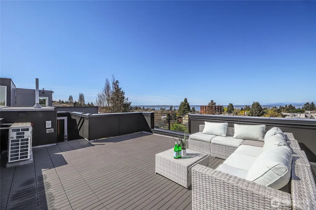6318 41st Avenue SW Seattle WA 98136