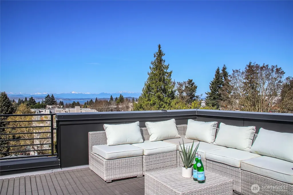6318 41st Avenue SW Seattle WA 98136