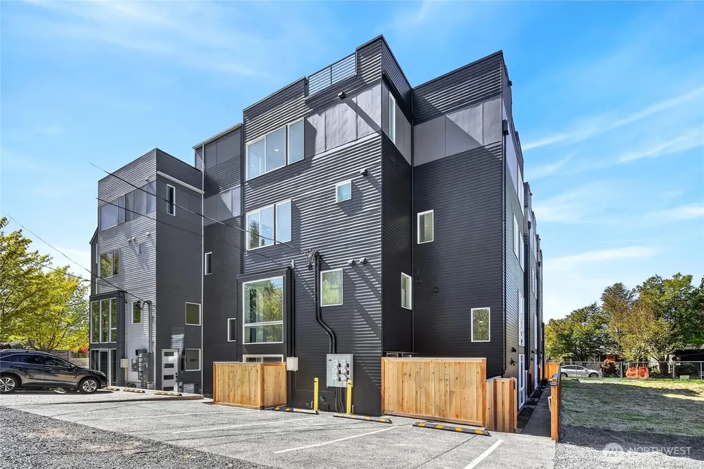 6318 41st Avenue SW Seattle WA 98136