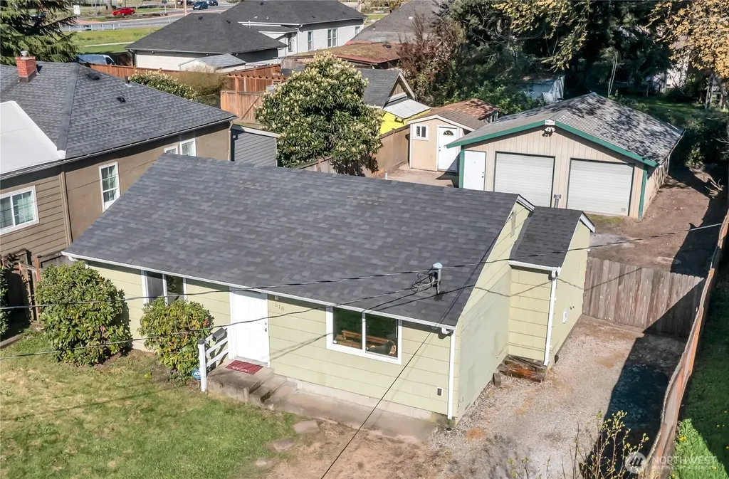516 6th Ave S Kent WA 98032
