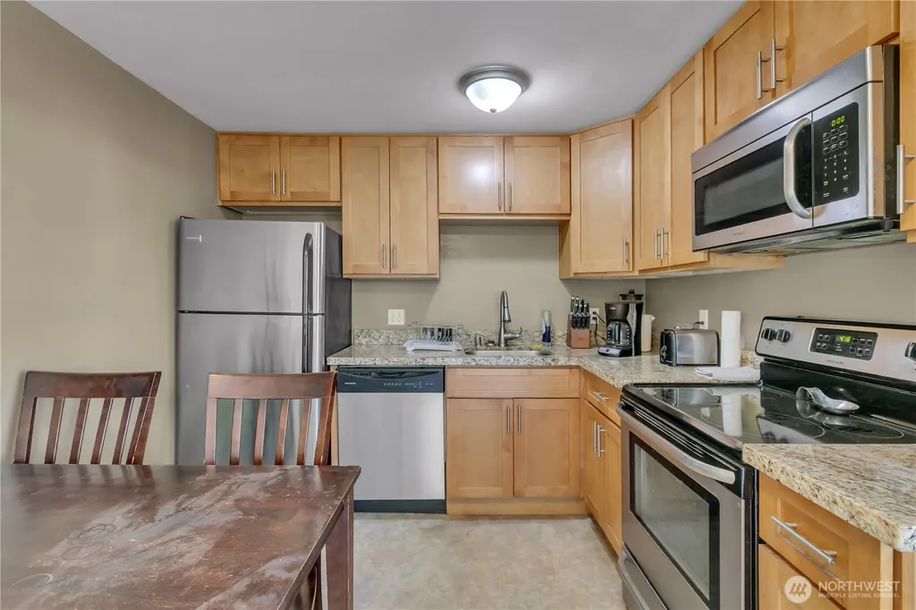 516 6th Ave S Kent WA 98032