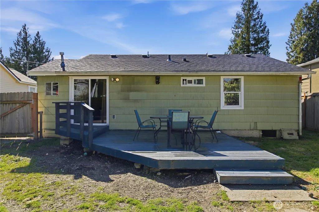516 6th Ave S Kent WA 98032