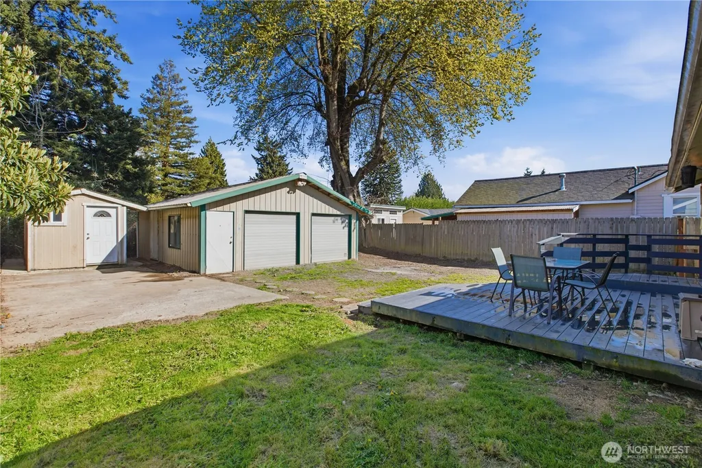 516 6th Ave S Kent WA 98032