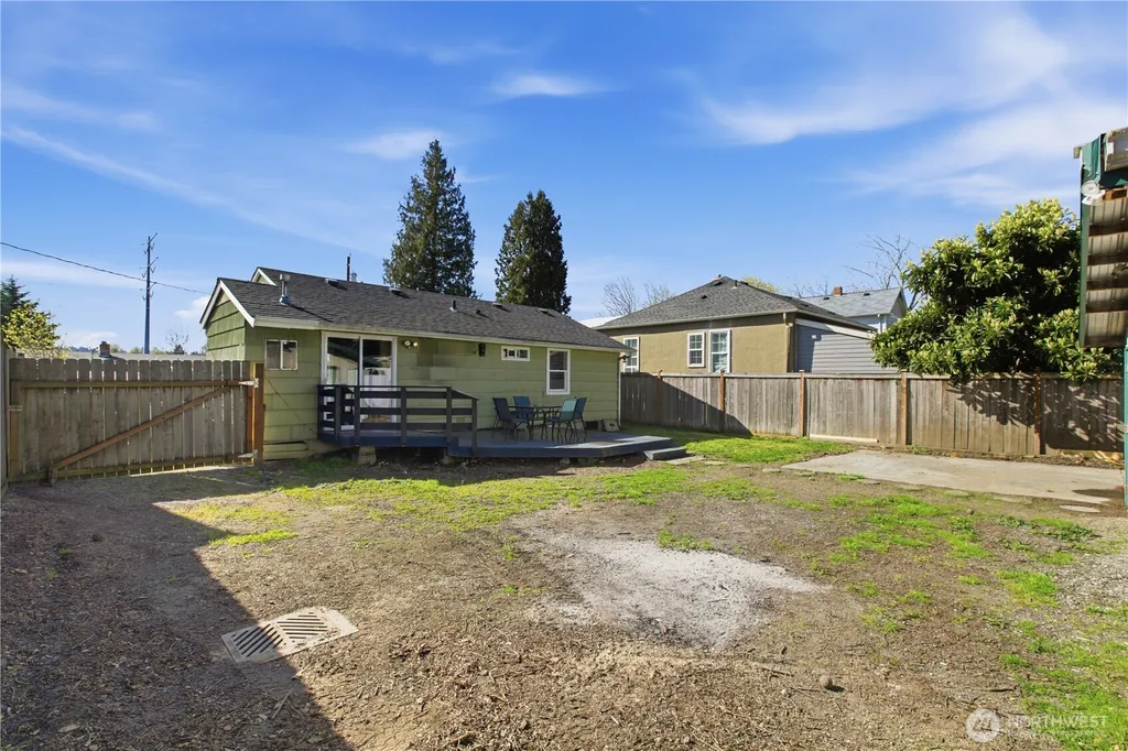 516 6th Ave S Kent WA 98032