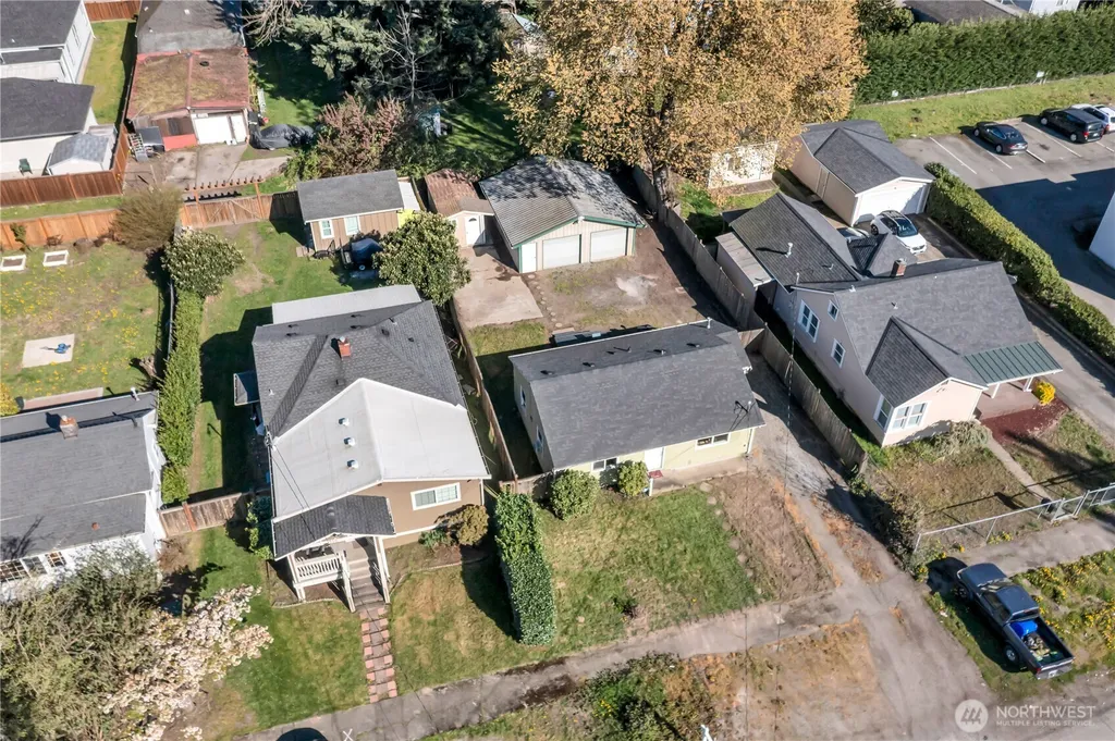 516 6th Ave S Kent WA 98032