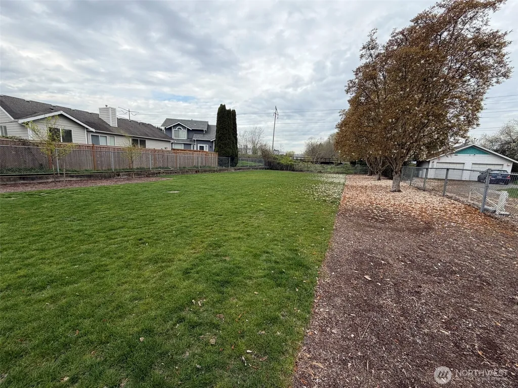 516 6th Ave S Kent WA 98032