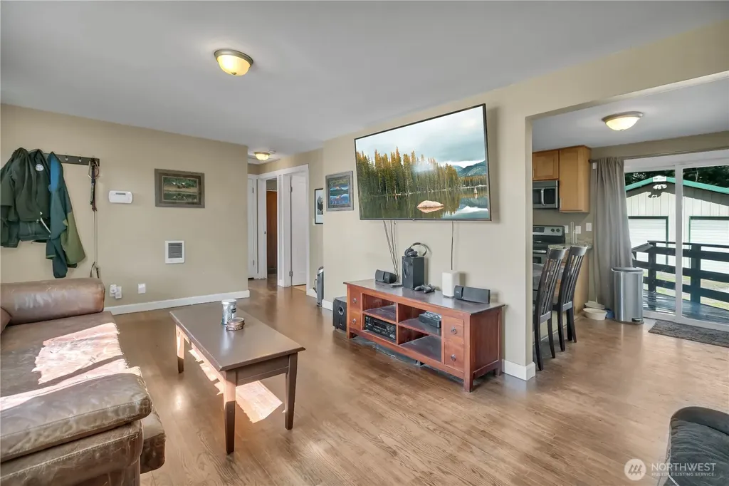 516 6th Ave S Kent WA 98032