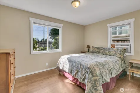 516 6th Ave S Kent WA 98032