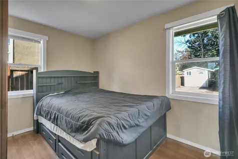 516 6th Ave S Kent WA 98032