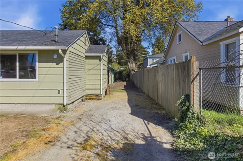 516 6th Ave S Kent WA 98032