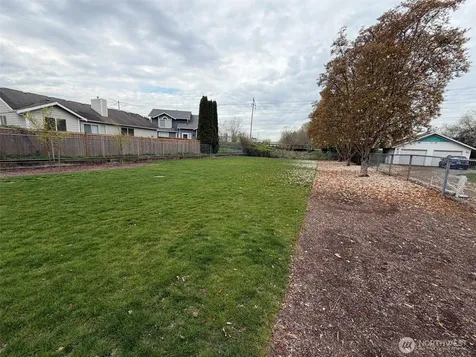 516 6th Ave S Kent WA 98032