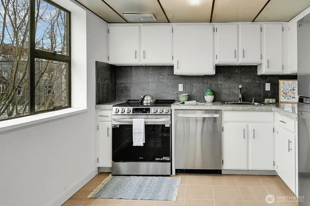 912 3rd Avenue W Seattle WA 98119