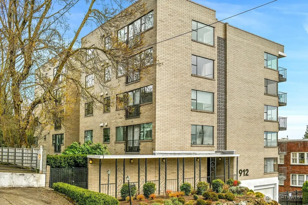 912 3rd Avenue W Seattle WA 98119