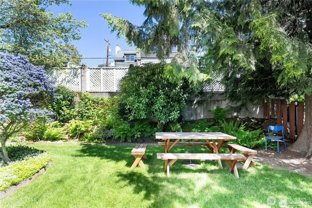 912 3rd Avenue W Seattle WA 98119