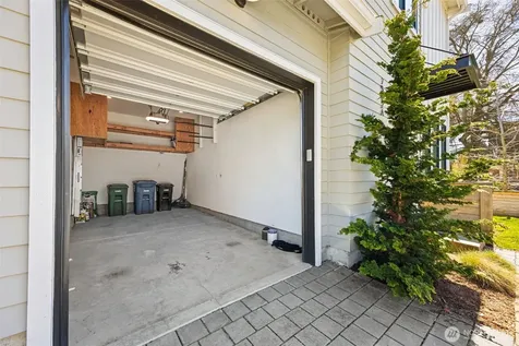 7502 32nd Avenue NE Seattle WA 98115
