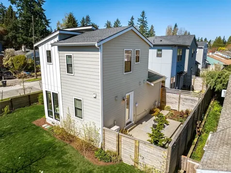 7502 32nd Avenue NE Seattle WA 98115