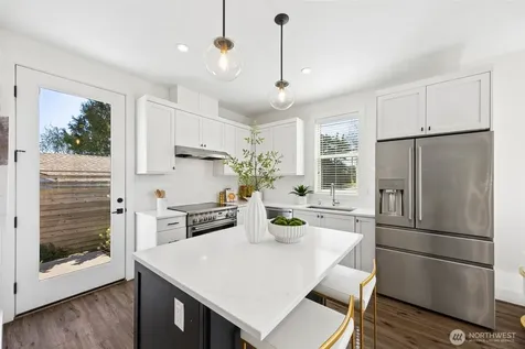 7502 32nd Avenue NE Seattle WA 98115
