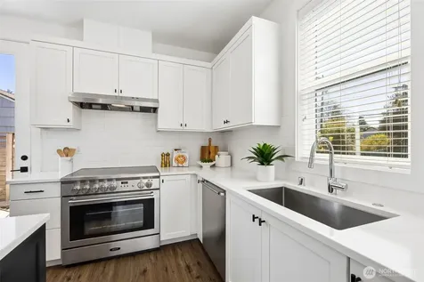 7502 32nd Avenue NE Seattle WA 98115