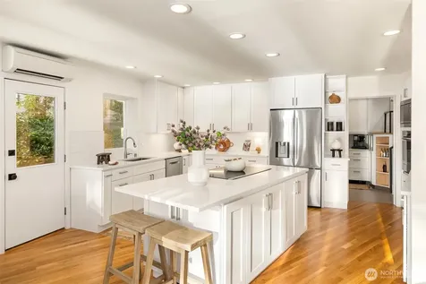 6518 NE Monte Vista Drive Bainbridge Island WA 98110