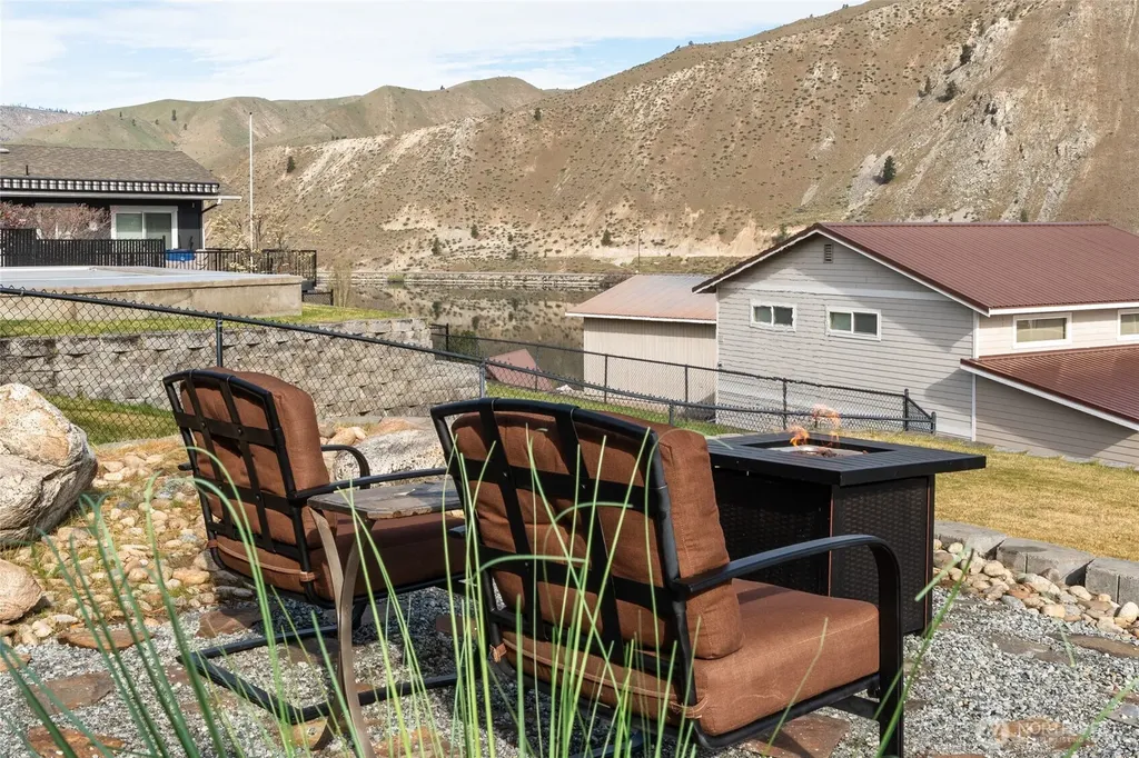 215 W Marine View Place Orondo WA 98843
