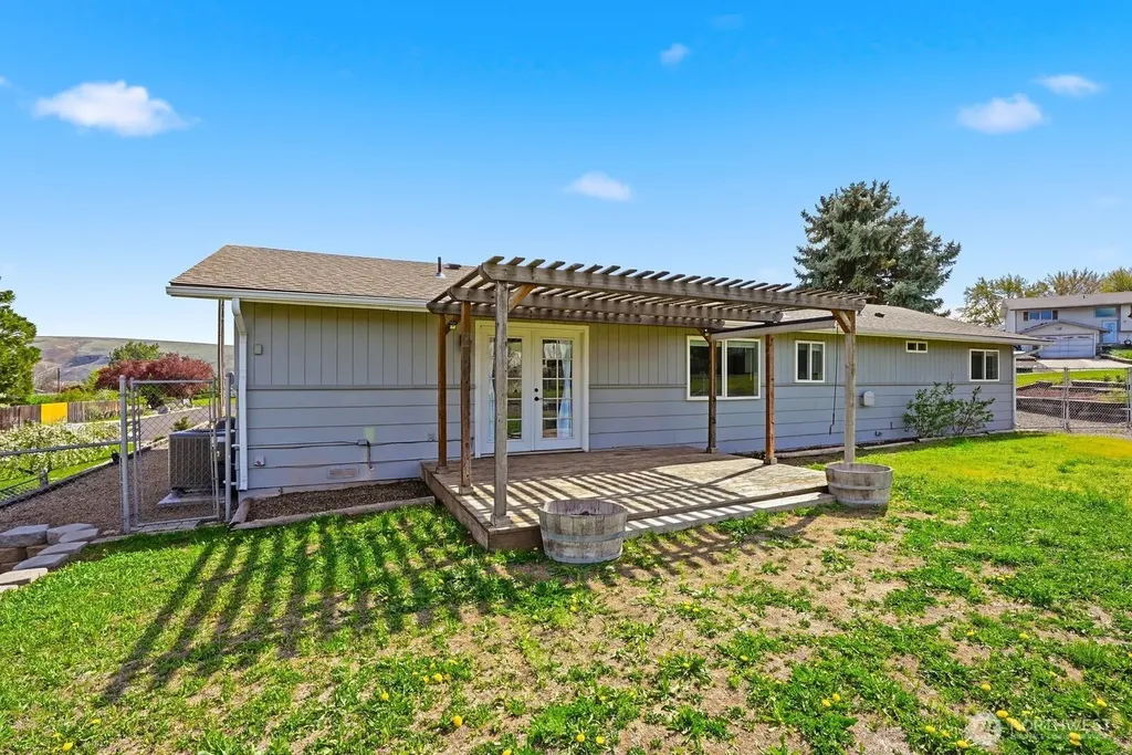 207 Palmer Drive Selah WA 98942