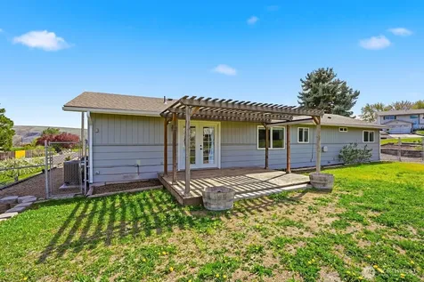 207 Palmer Drive Selah WA 98942