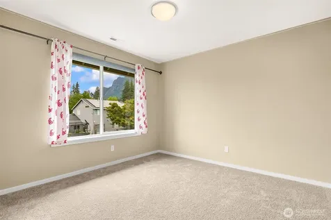 732 SE 11th Street North Bend WA 98045