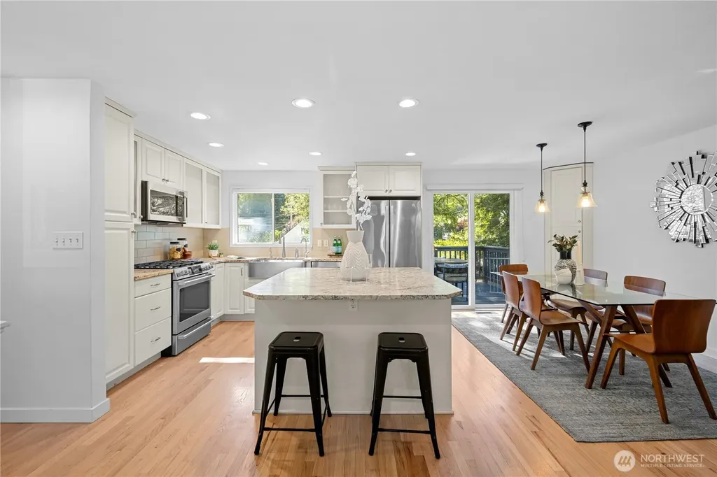 3411 77th Place SE Mercer Island WA 98040
