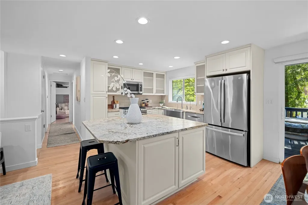3411 77th Place SE Mercer Island WA 98040