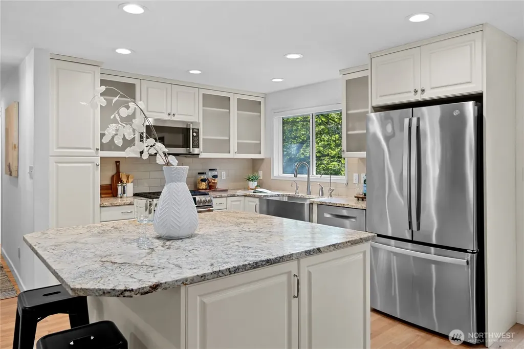 3411 77th Place SE Mercer Island WA 98040