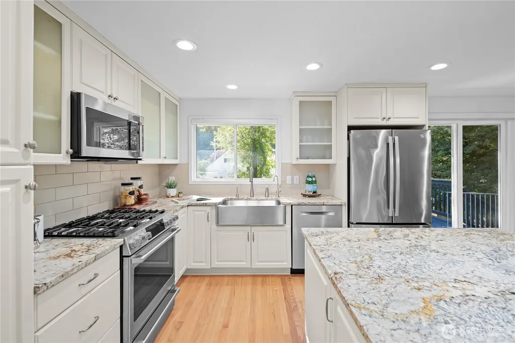 3411 77th Place SE Mercer Island WA 98040