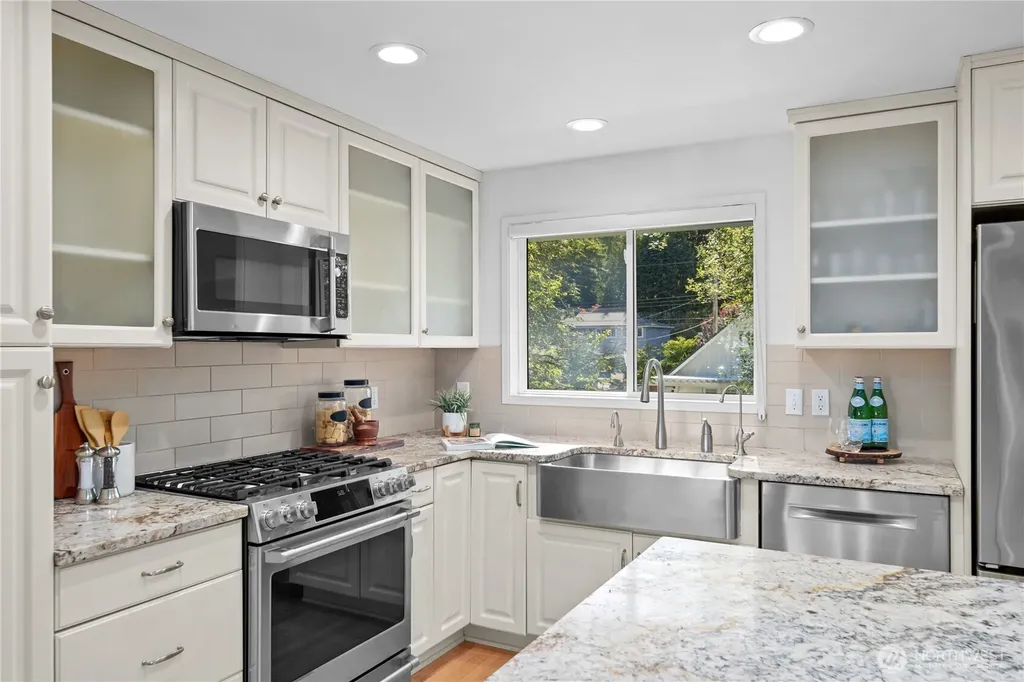 3411 77th Place SE Mercer Island WA 98040