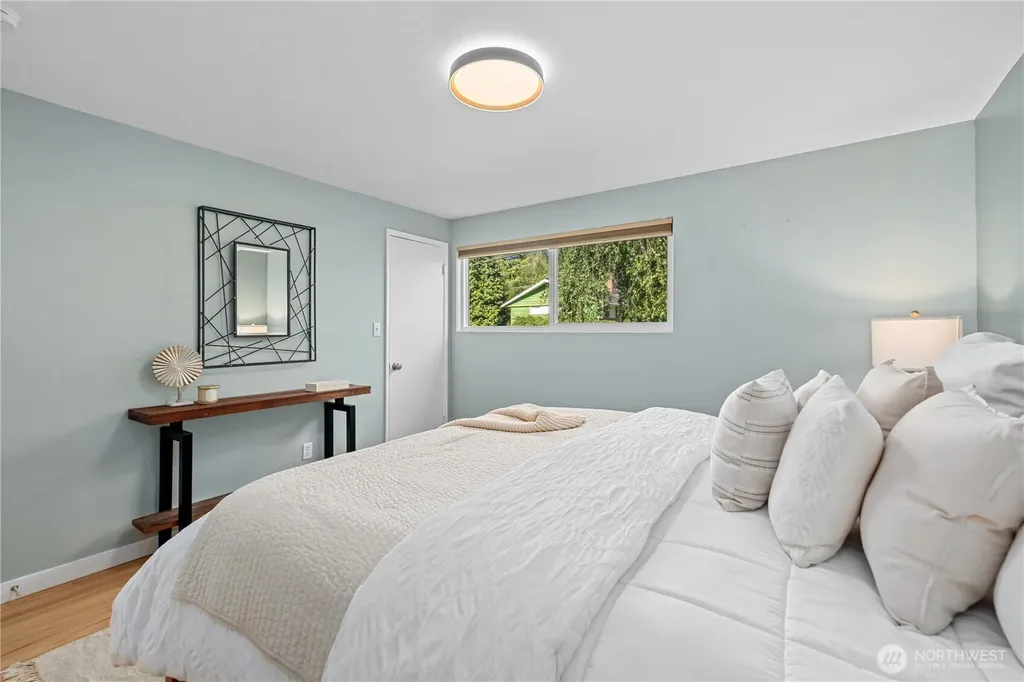 3411 77th Place SE Mercer Island WA 98040
