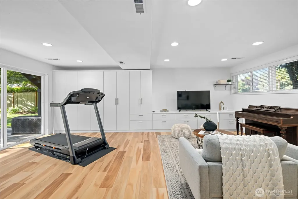 3411 77th Place SE Mercer Island WA 98040