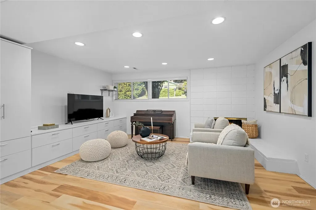 3411 77th Place SE Mercer Island WA 98040