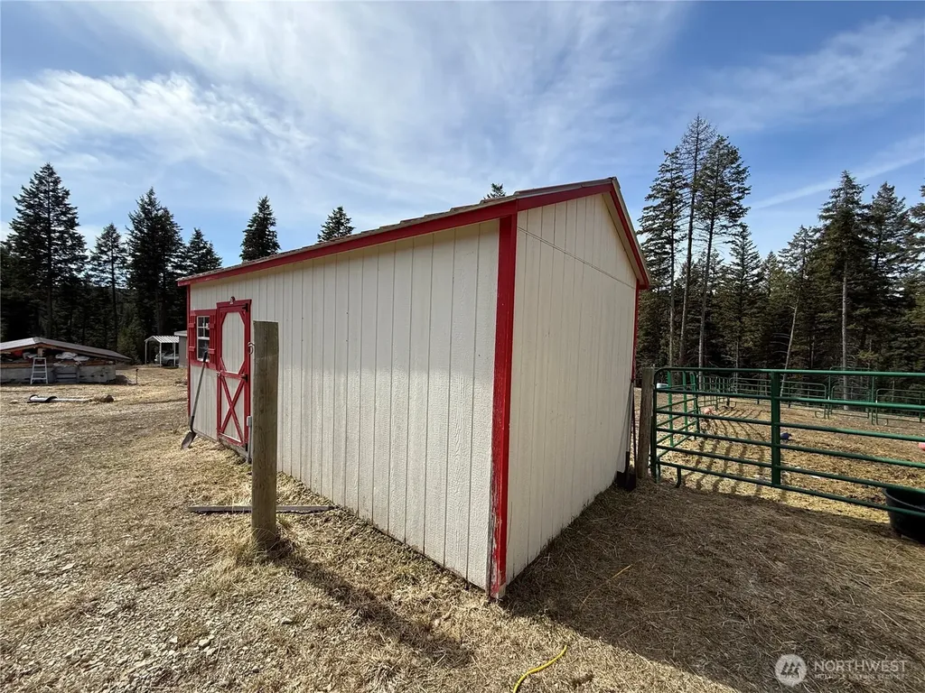 116 N Cape Labelle Road Wauconda WA 98859