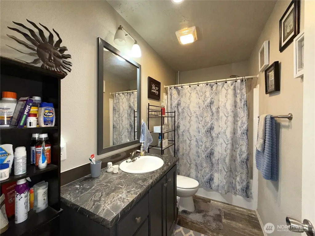 116 N Cape Labelle Road Wauconda WA 98859
