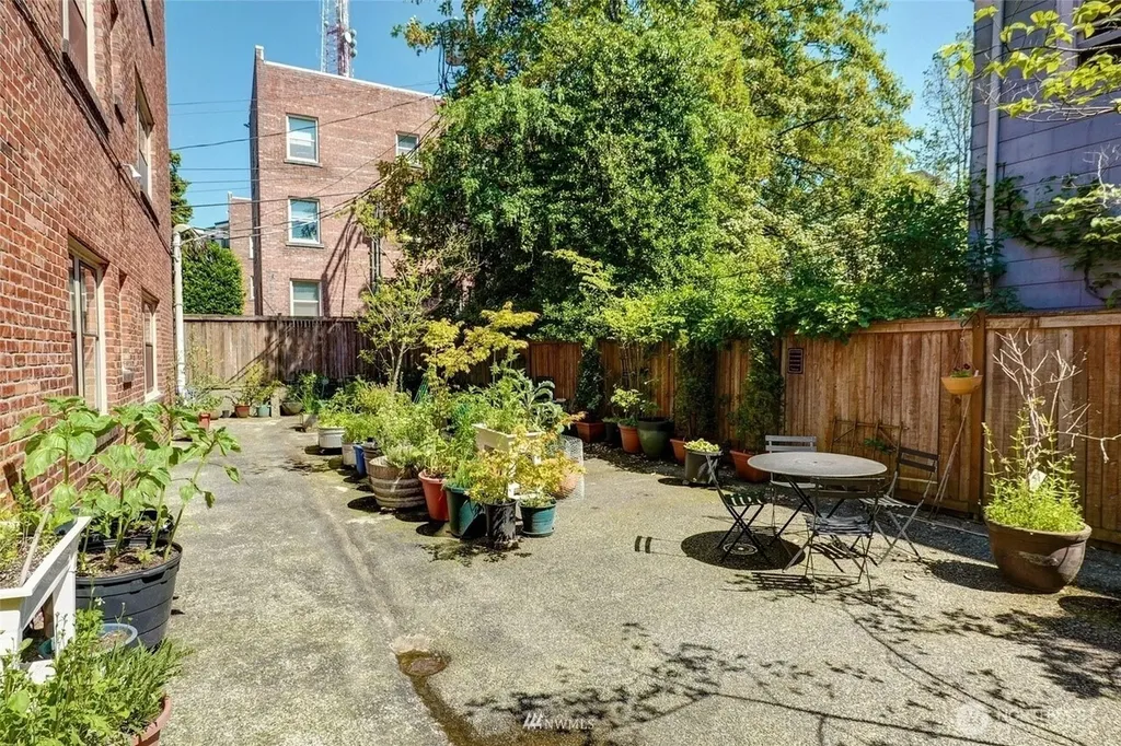 1605 E Olive Street Seattle WA 98122