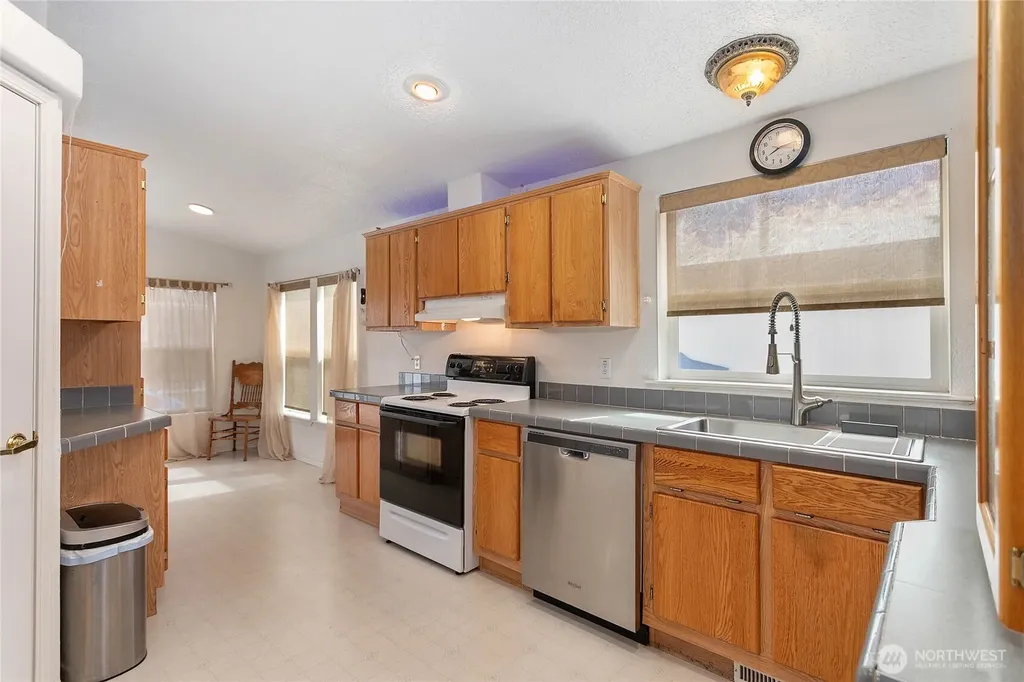 5589 Bay Ridge Drive Blaine WA 98230