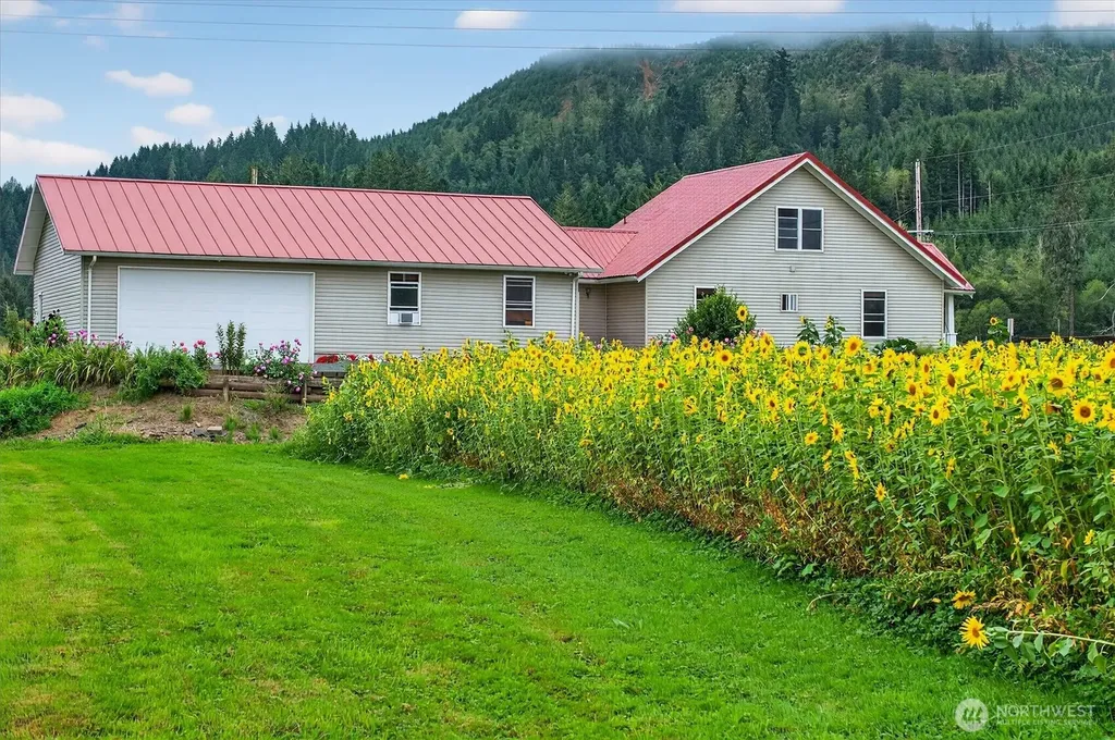 1710 W State Route 4 Skamokawa WA 98647