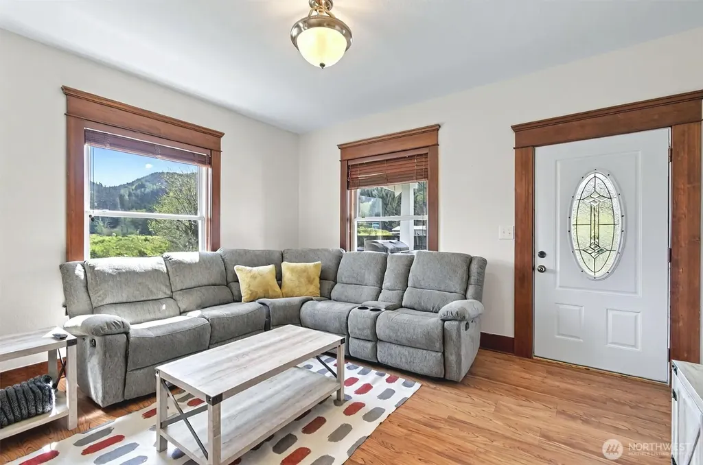 1710 W State Route 4 Skamokawa WA 98647