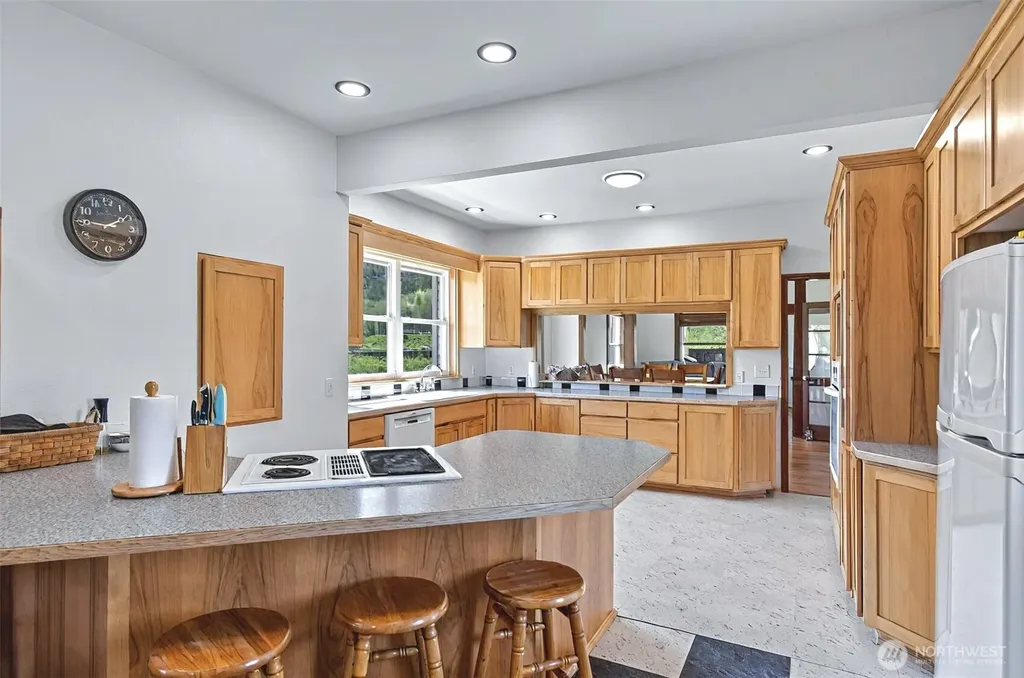 1710 W State Route 4 Skamokawa WA 98647