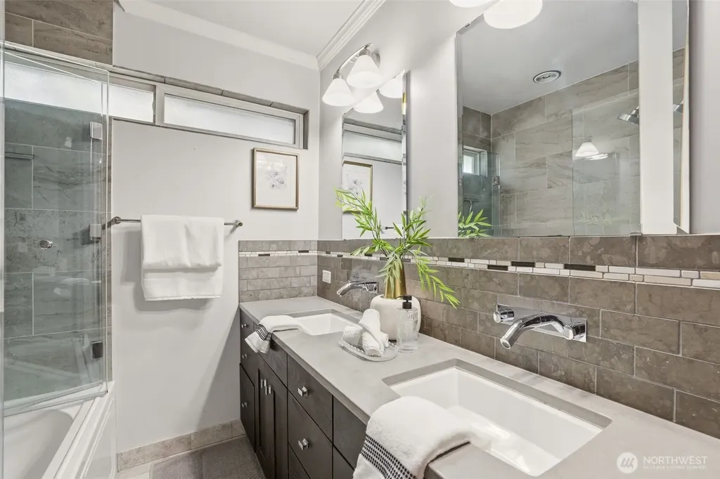 9732 59th Avenue S Seattle WA 98118