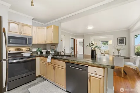 9732 59th Avenue S Seattle WA 98118