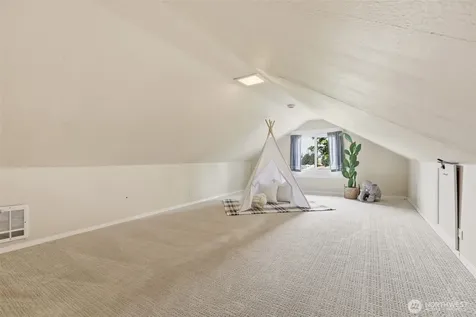 9732 59th Avenue S Seattle WA 98118