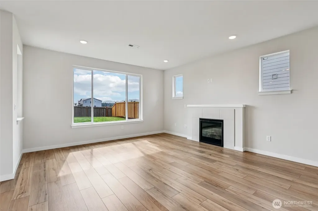 18351 134th Avenue E Puyallup WA 98374