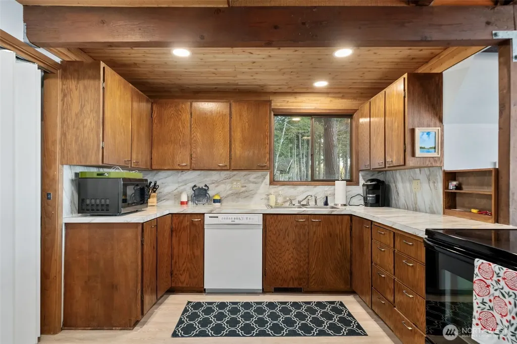 362 E Pointes Drive E Shelton WA 98584